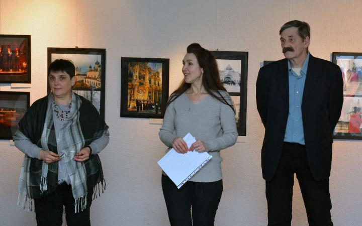Выставку открыли организатор выставки И.Е. Юнаковский, а также сотрудники музея Г.Н. Кабанова и Е.К. Шадунц